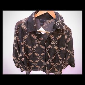 KAREN ARNOLD  women’s Floral Embroidery  Blouse